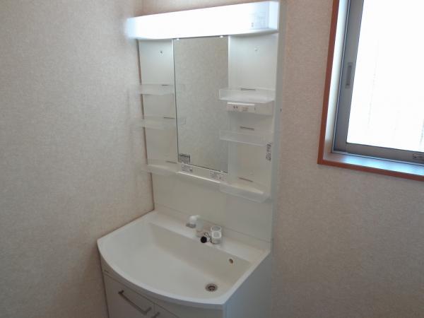 Wash basin, toilet