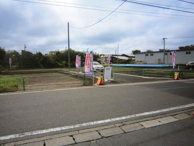 Local photos, including front road. Local (10 May 2013) Shooting