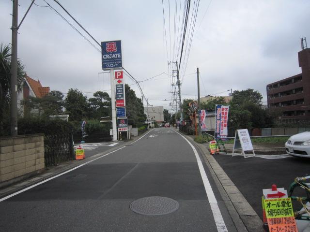 Local photos, including front road. Local (10 May 2013) Shooting