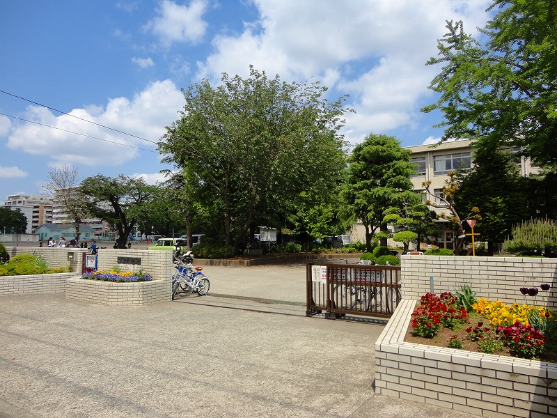 Primary school. Taniguchi stand 1969m up to elementary school (elementary school)