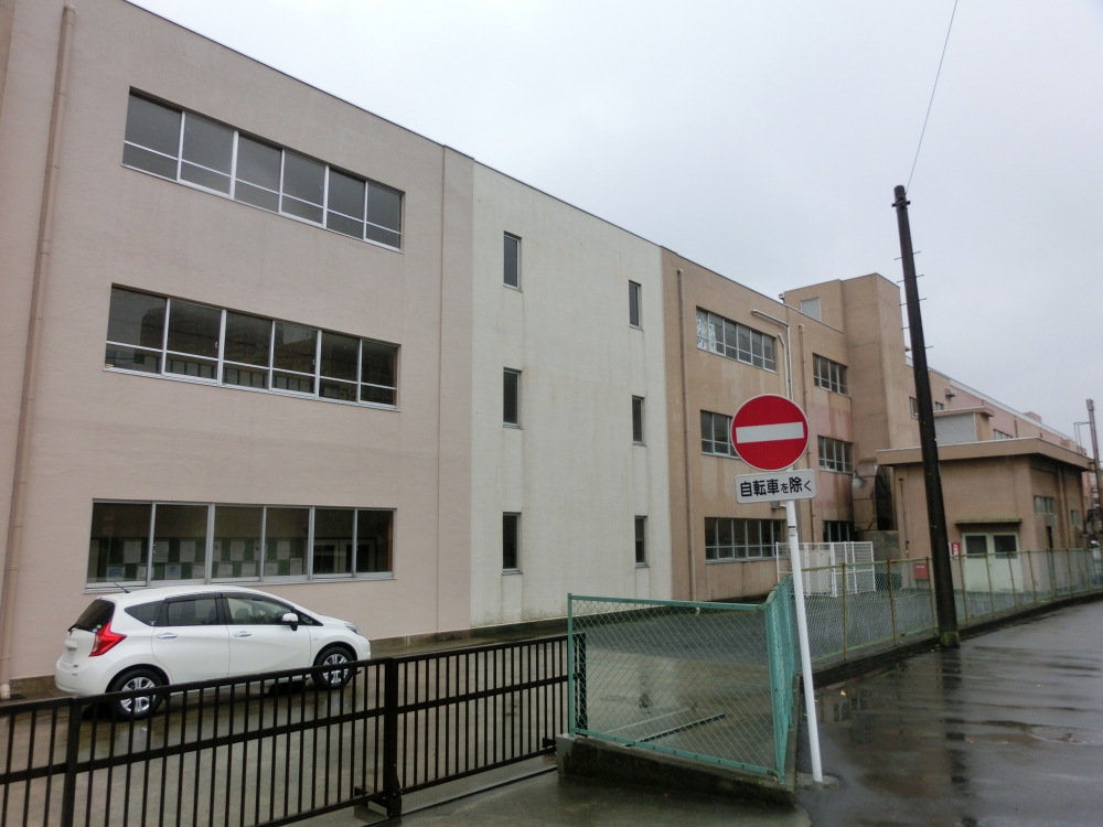 Primary school. Minamiono up to elementary school (elementary school) 877m