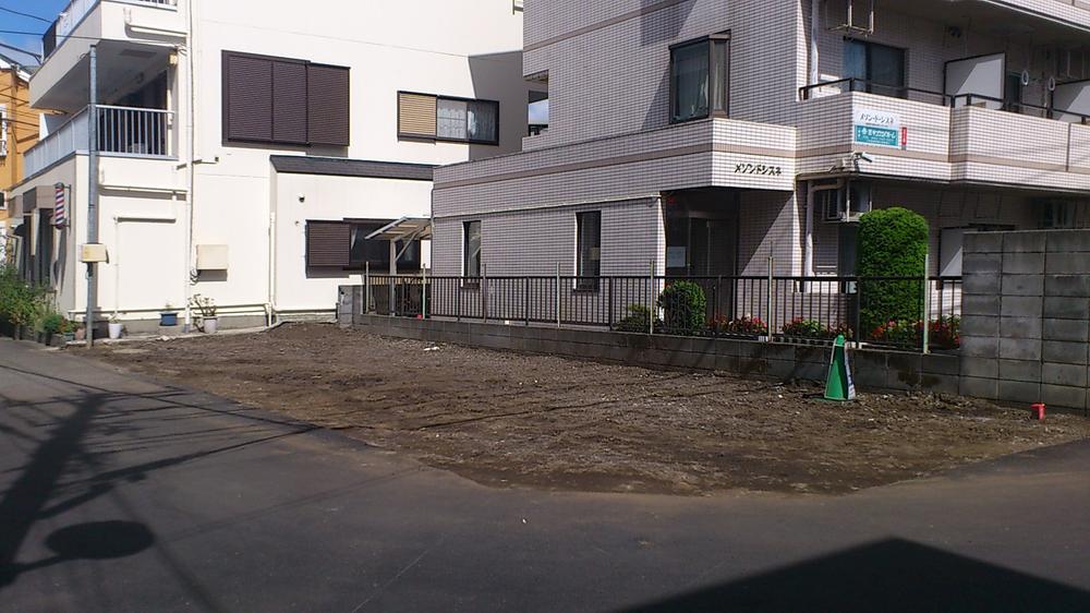 Local photos, including front road. Local (10 May 2013) Shooting