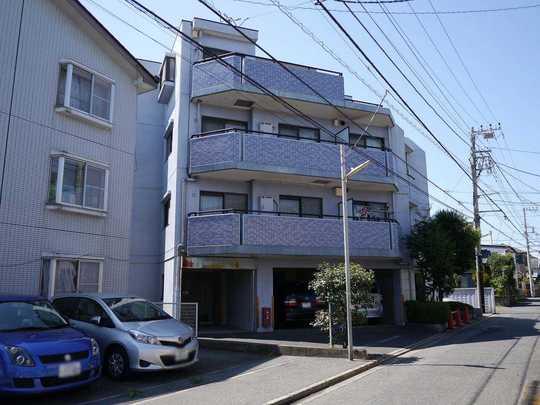 Local appearance photo. Odakyusagamihara Station 9 minute walk ・ top floor ・ It is renovated pet breeding-friendly apartment with a uniform south-facing angle room and favorable conditions.