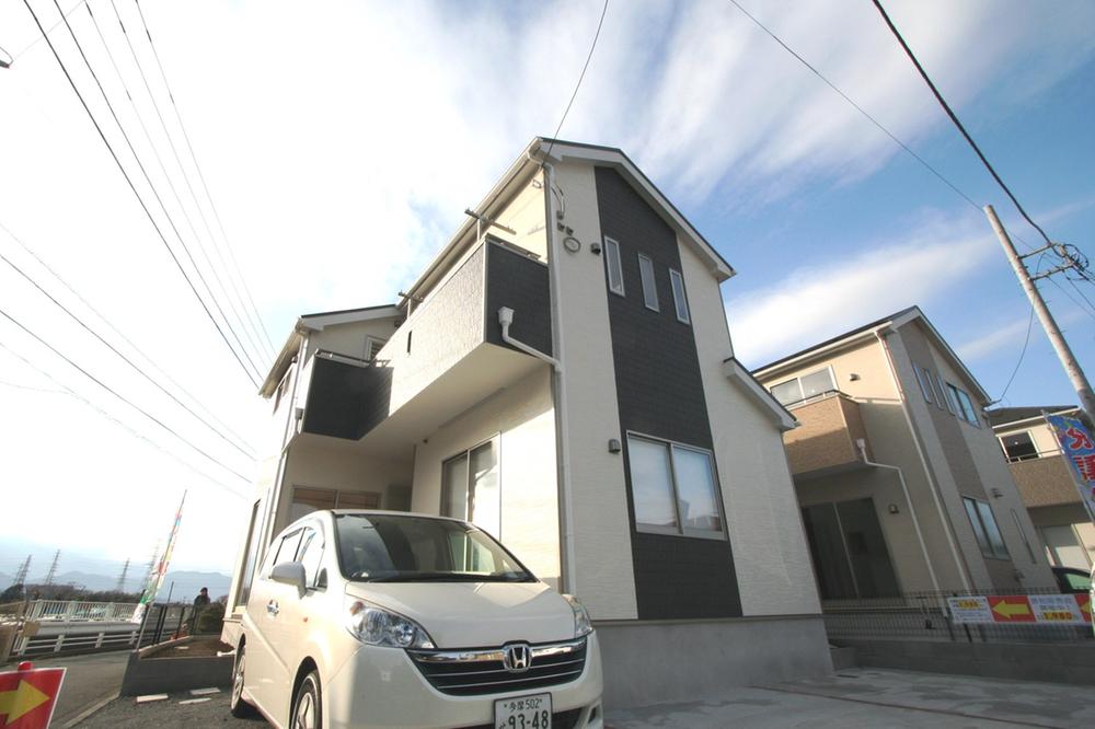 Local appearance photo. Local (12 May 2013) Shooting