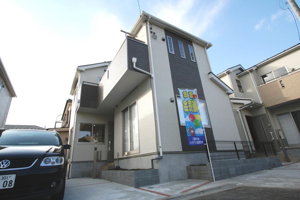 Local appearance photo. Local (12 May 2013) Shooting