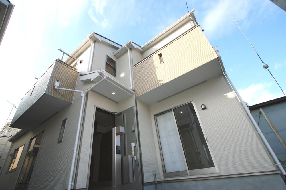 Local appearance photo. Local (12 May 2013) Shooting