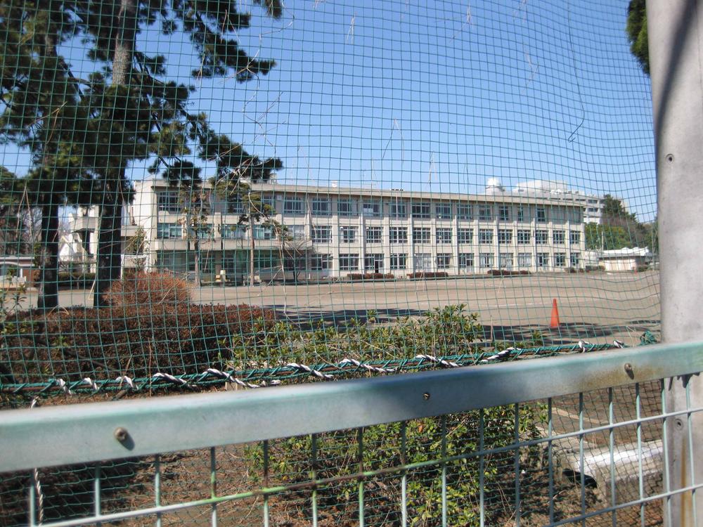 Junior high school. 1180m to Sagamihara Municipal Yoshinodai junior high school