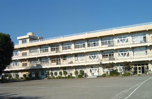 Primary school. Midoridai until elementary school 780m