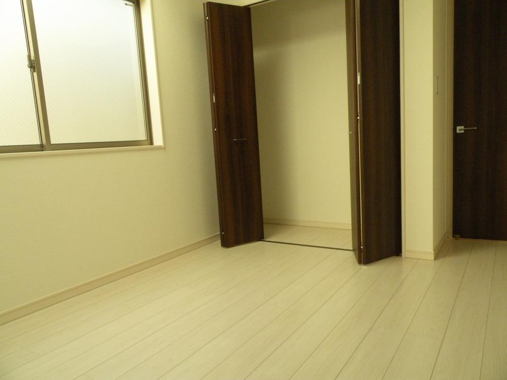 Non-living room. Indoor (11 May 2013) Shooting