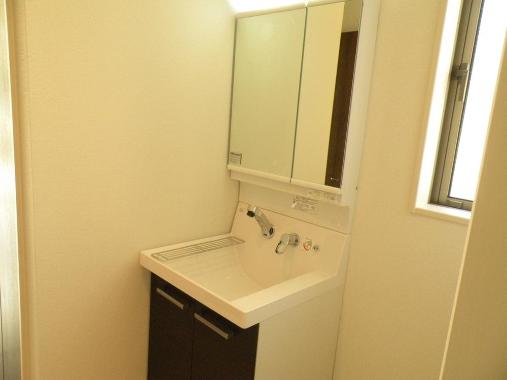 Wash basin, toilet. Indoor (11 May 2013) Shooting