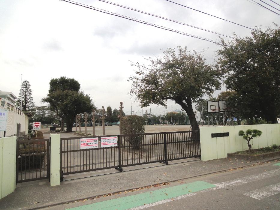 Primary school. 679m to Sagamihara Municipal Wakakusa Elementary School