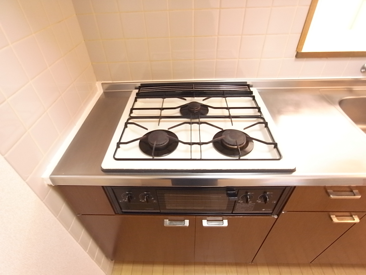 Kitchen. Gas stove 3-neck