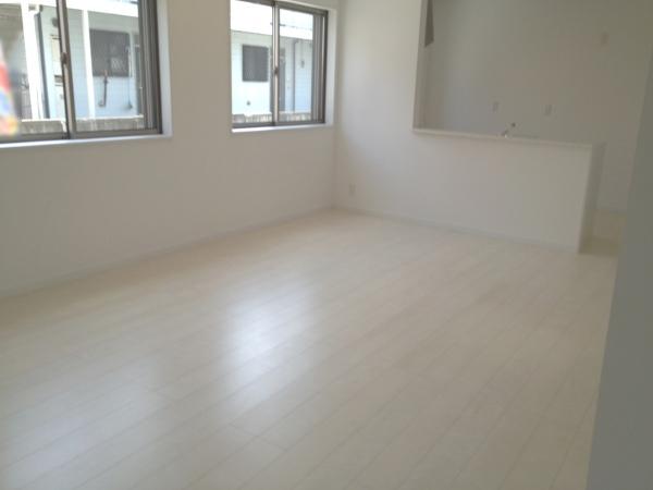 Living. Local (10 May 2013) Shooting