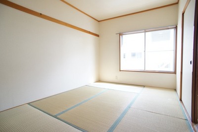 Living and room. South is a bright Japanese-style calm space in the direction ☆ 