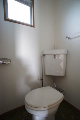 Toilet. It has a small window ☆ Easy-to-use bus Restroom ☆