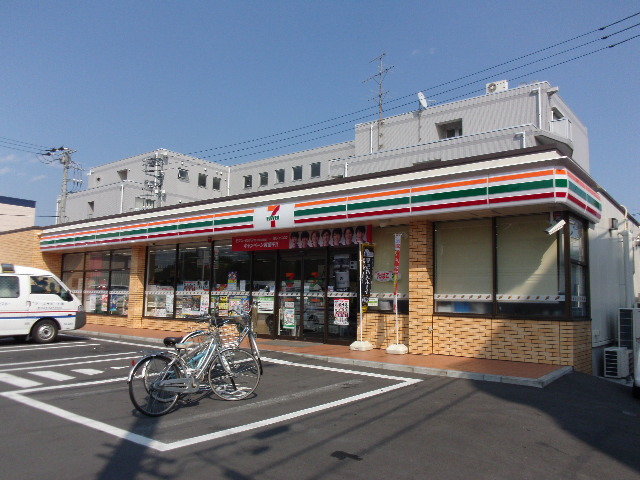 Convenience store. 160m to Seven-Eleven (convenience store)