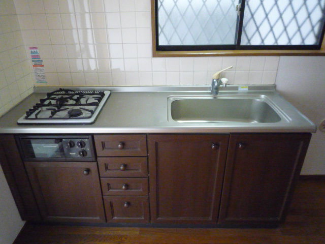 Kitchen. 2-neck is a gas stove can be installed. 