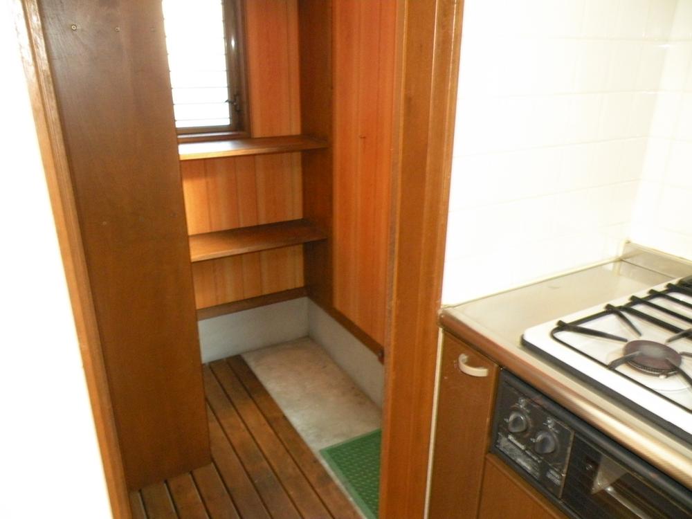 Kitchen. Back door