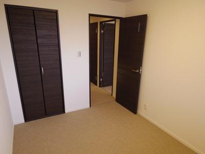 Non-living room. Indoor (10 May 2013) Shooting Western-style (1)