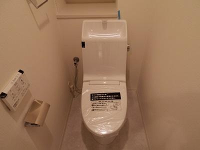 Toilet. Indoor (10 May 2013) Shooting