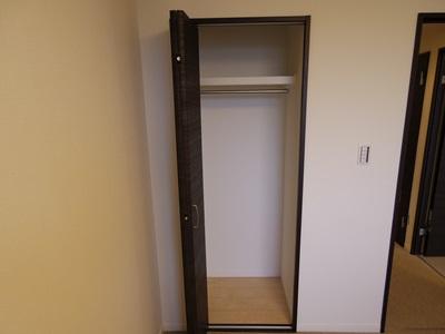 Receipt. Indoor (10 May 2013) Shooting Western-style housing