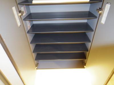 Receipt. Indoor (10 May 2013) Shooting Entrance storage