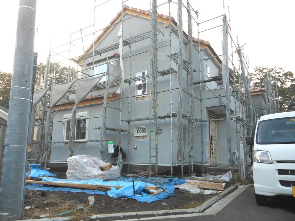 Local appearance photo. 11 Building