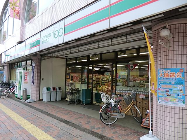 Convenience store. 438m until the Lawson Store 100 Sagamiono shop