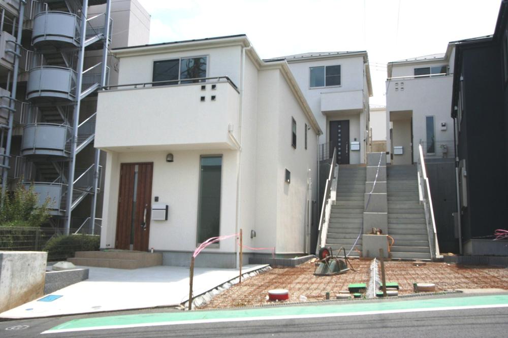 Local photos, including front road. Local (July 2013) Shooting