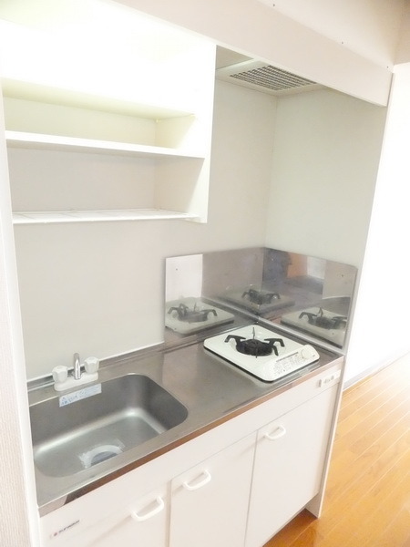 Kitchen.  ☆  Convenient kitchen with a shelf  ☆ 