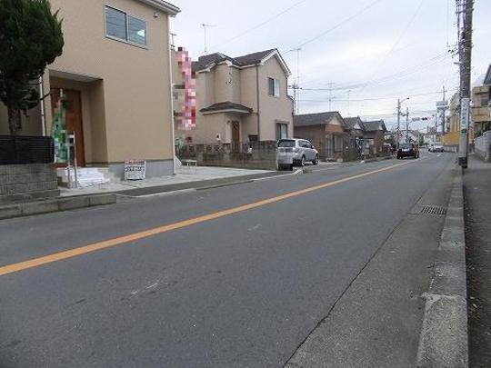 Local photos, including front road. Frontal road