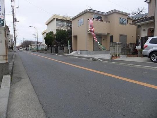 Local photos, including front road. Frontal road