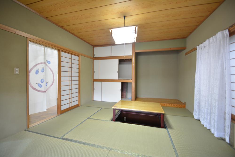Non-living room. Wide Japanese-style room is equipped with beds and your stand digging ☆ 