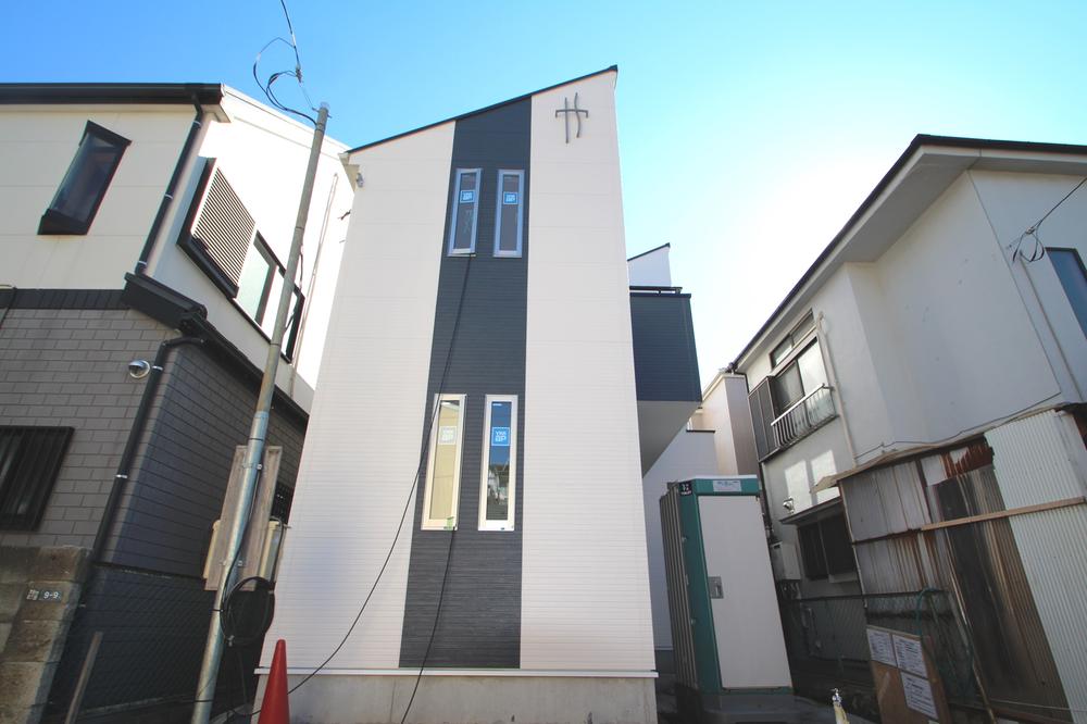 Local appearance photo. Local (11 May 2013) Shooting