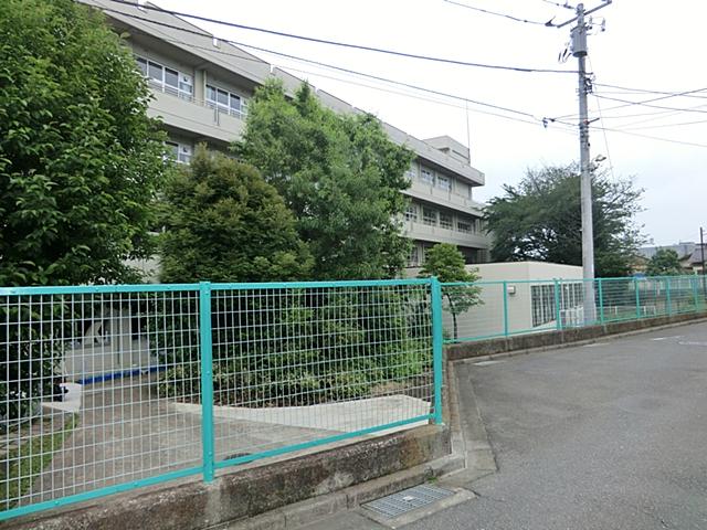 Primary school. 116m up to elementary school Sagamihara Tatsutsuru Garden
