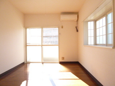 Living and room. It is a two-sided lighting in the corner room ☆