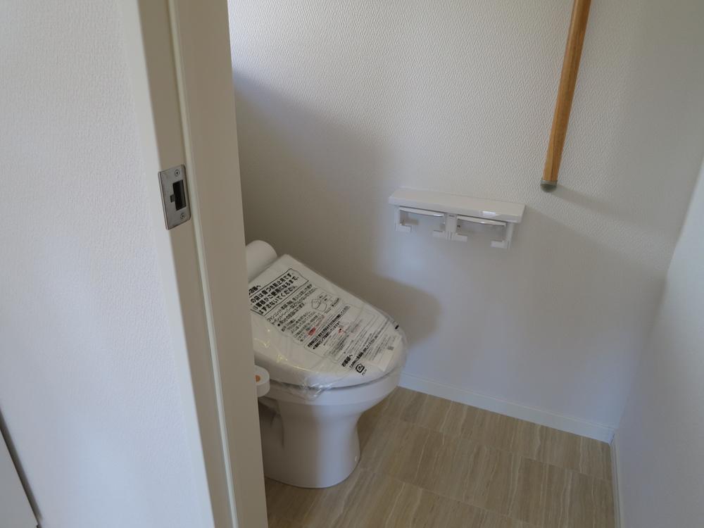 Toilet. Local (11 May 2013) Shooting