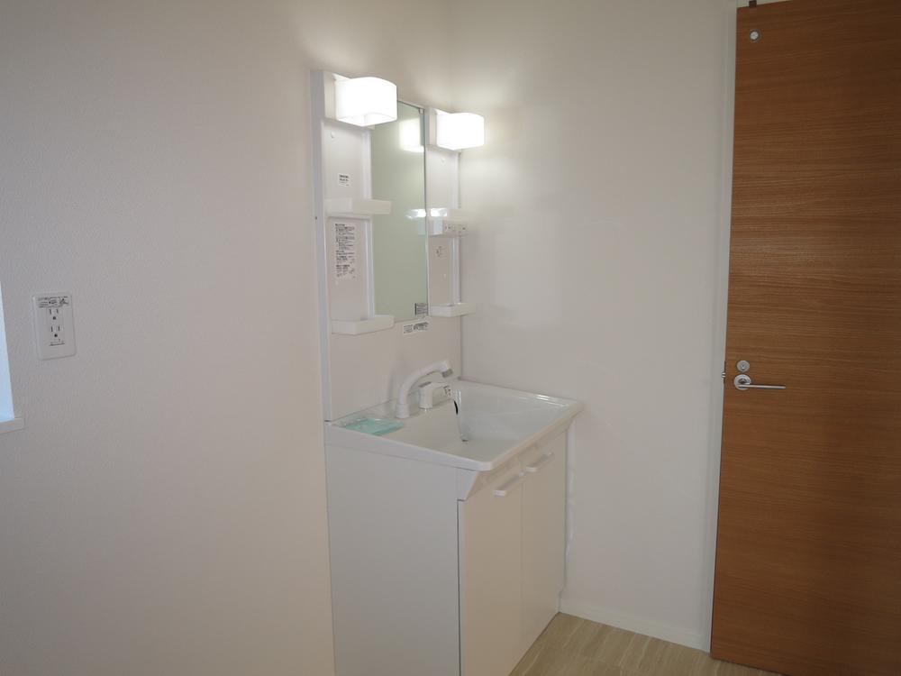 Wash basin, toilet. Local (11 May 2013) Shooting