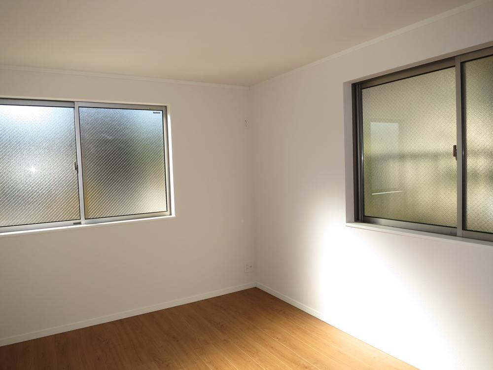 Non-living room. Local (11 May 2013) Shooting