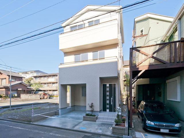 Local appearance photo. Local (12 May 2013) Shooting