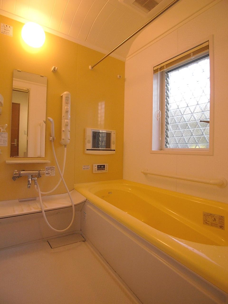 Bathroom. 1 tsubo unit bus ※ Ventilation dryer, Whirlpool, With TV (12 May 2013) Shooting