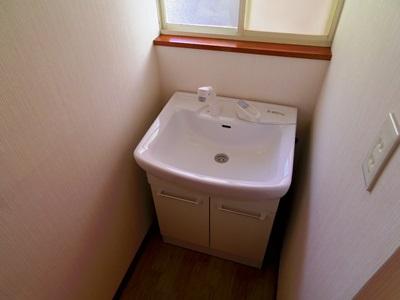 Wash basin, toilet. Indoor (10 May 2013) Shooting Washbasin 2