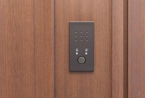 Security equipment. Press the button of the reader unit, 2 On the action of simply by waving the card or tag, Speedy in a locked ・ Unlock. People and children of the elderly can also be used to smooth. (Same specifications)