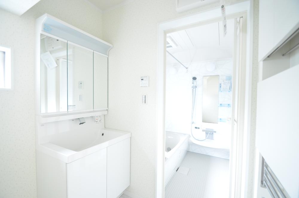 Same specifications photos (Other introspection). Wash basin of three-sided mirror is a lot of storage convenient ☆