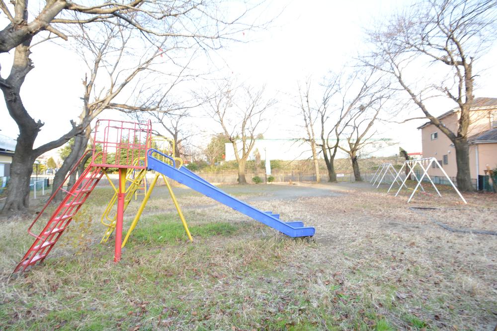 park. Located directly behind the 10m property until the cypress stand park ☆