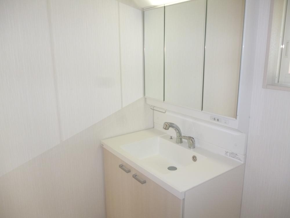 Wash basin, toilet. Indoor (11 May 2013) Shooting