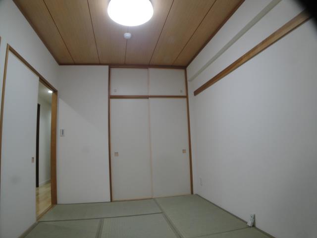 Non-living room. Steep your correspondence is also useful when there is a Japanese-style room.