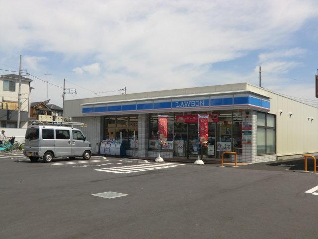 Convenience store. 300m to Lawson
