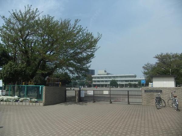Primary school. Tsuruen until elementary school 1220m