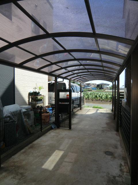 Parking lot. Carport Yes